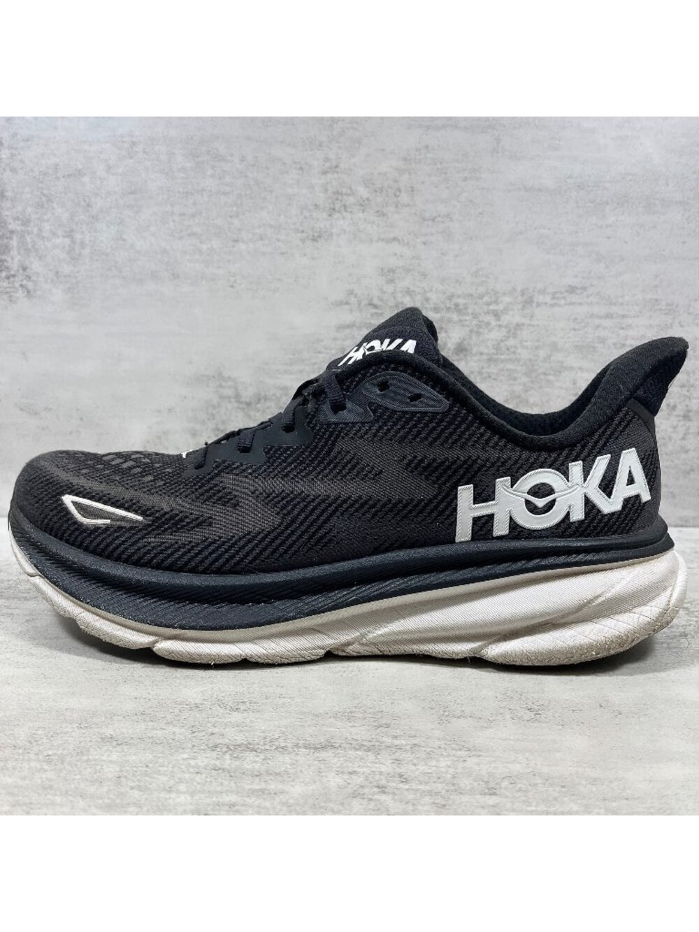 Hoka One One Clifton 9 Running Shoes - Men's Size 9.5 - Black